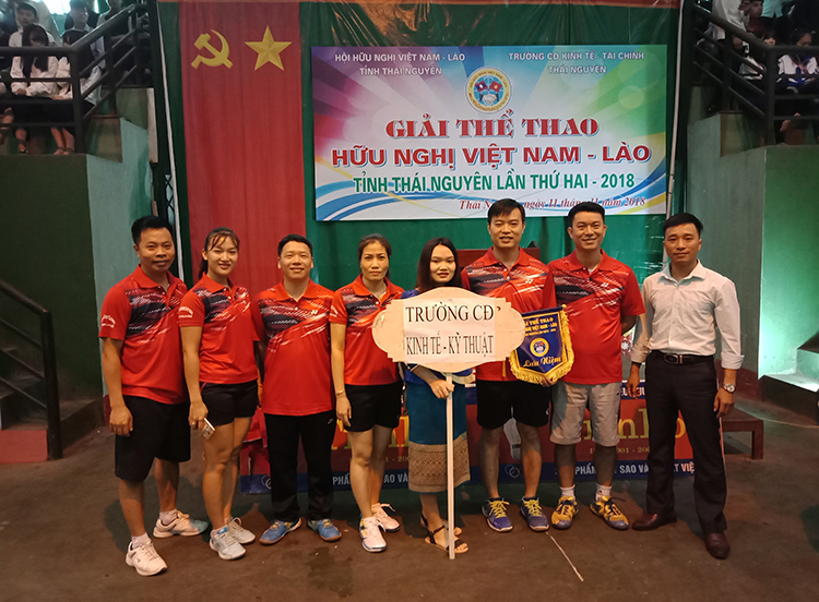 Đoàn thể thao trường Cao đẳng Kinh tế - Kỹ thuật tham giải thể thao hữu  nghị Việt Nam - Lào